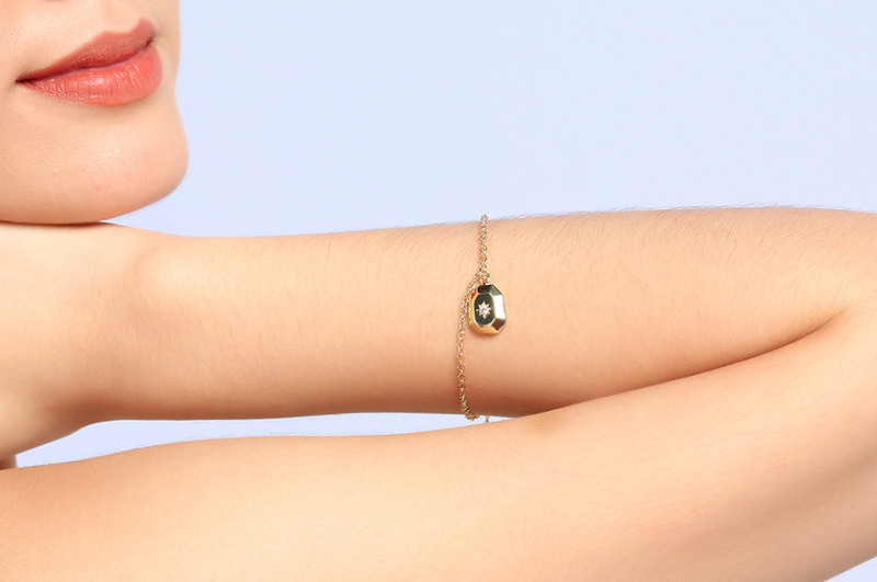 Lắc tay h&igrave;nh chữ nhật khắc mặt trời đ&iacute;nh đ&aacute;